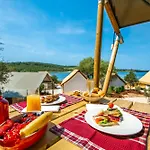 Arena One 99 Glamping