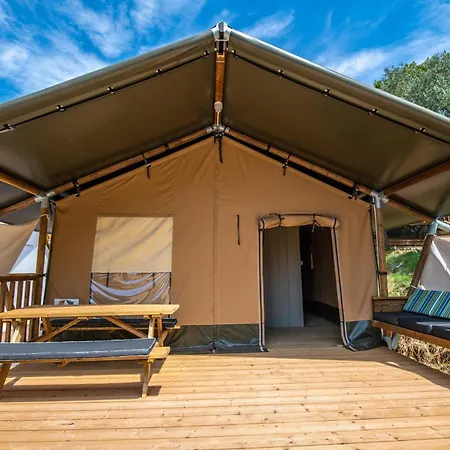 Arena One 99 Glamping 4* بومير