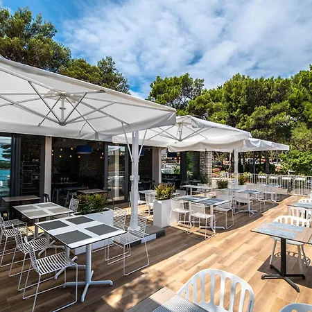 Arena One 99 Glamping Üdülőpark 4*