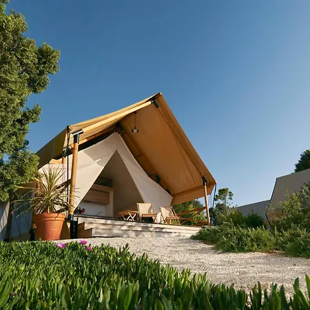 Arena One 99 Glamping Holiday park