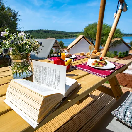 Arena One 99 Glamping Prázdninový areál