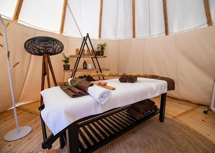 Parque de vacaciones Arena One 99 Glamping Pomer