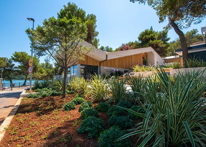 Parque de vacaciones Arena One 99 Glamping Pomer