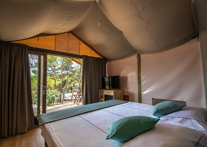 Parque de vacaciones Arena One 99 Glamping Pomer