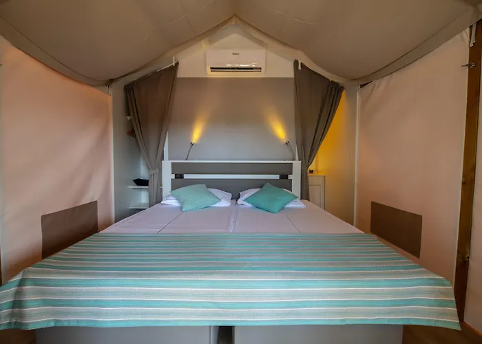 Parque de vacaciones Arena One 99 Glamping Pomer