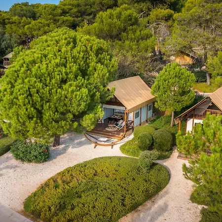 Πάρκο διακοπών Arena One 99 Glamping 4*