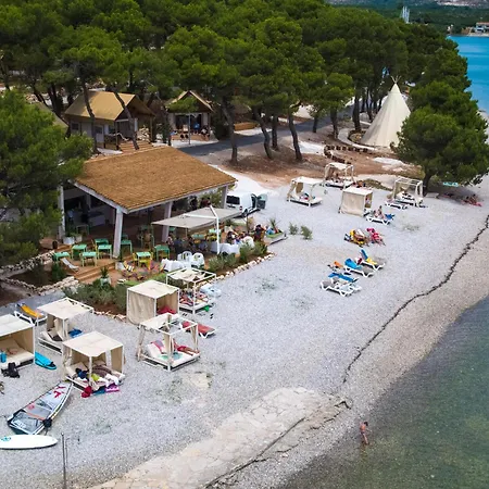Πάρκο διακοπών Arena One 99 Glamping Pomer
