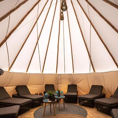 Πάρκο διακοπών Arena One 99 Glamping 4*