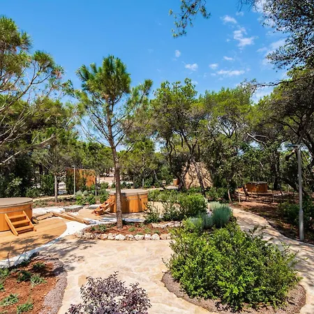 Kompleks wypoczynkowy Arena One 99 Glamping