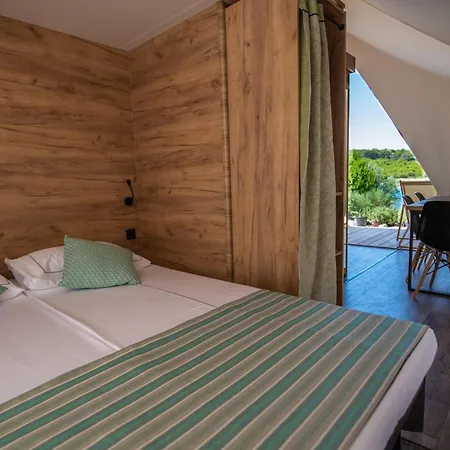 Πάρκο διακοπών Arena One 99 Glamping Pomer