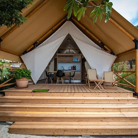 Πάρκο διακοπών Arena One 99 Glamping Pomer
