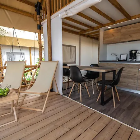Arena One 99 Glamping Πάρκο διακοπών 4*