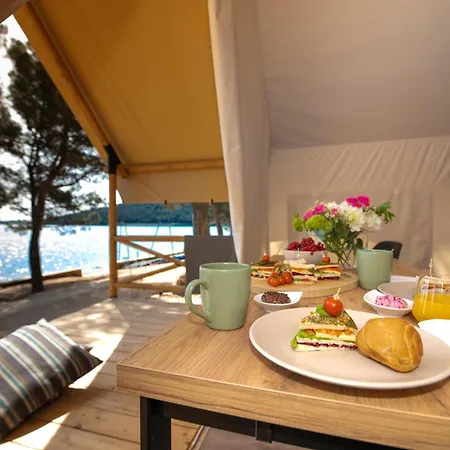 Arena One 99 Glamping Πάρκο διακοπών Pomer