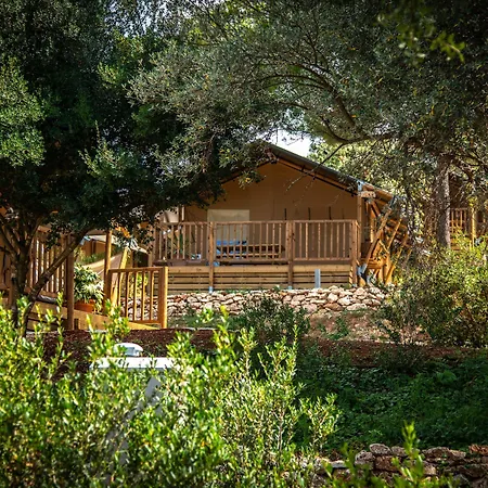 ホリデーパーク Arena One 99 Glamping 4*