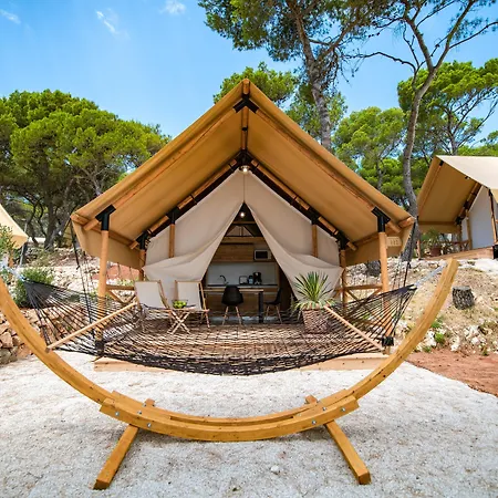 Aldeamento Turístico Arena One 99 Glamping 4*