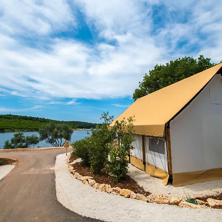 Aldeamento Turístico Arena One 99 Glamping 4*