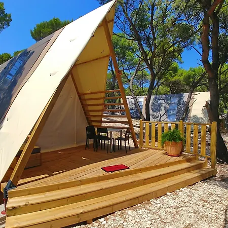 Arena One 99 Glamping ポメル