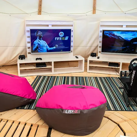 ホリデーパーク Arena One 99 Glamping ポメル