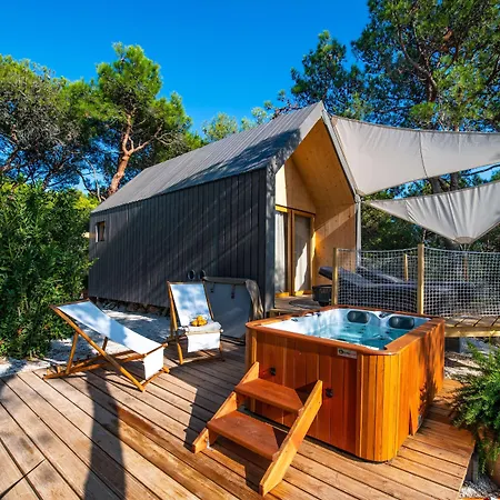 Arena One 99 Glamping Village de vacances