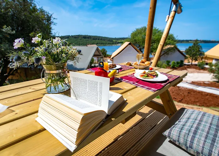 Arena One 99 Glamping Üdülőpark