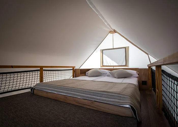 Üdülőpark Arena One 99 Glamping Pomer