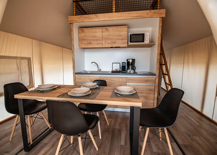 Arena One 99 Glamping Üdülőpark Pomer