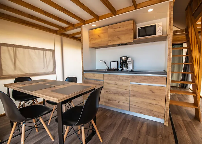 Arena One 99 Glamping Üdülőpark 4*