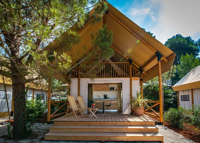 Üdülőpark Arena One 99 Glamping Pomer