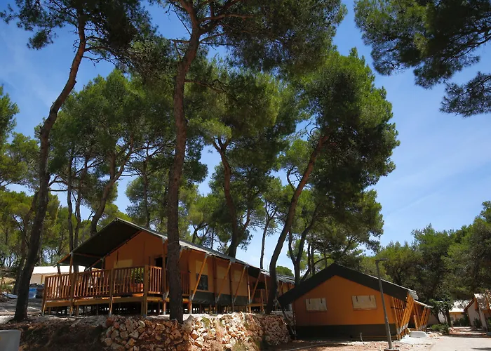 Arena One 99 Glamping Üdülőpark 4*